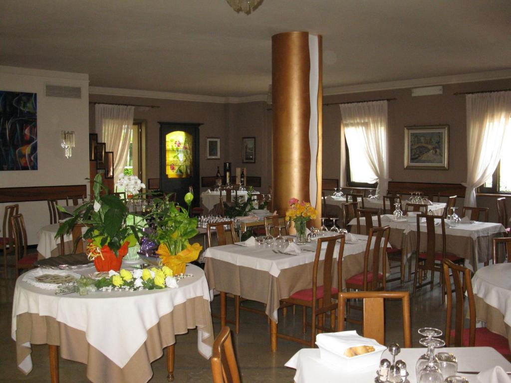 פסקיארה דל גארדה Albergo Ristorante Papa מראה חיצוני תמונה